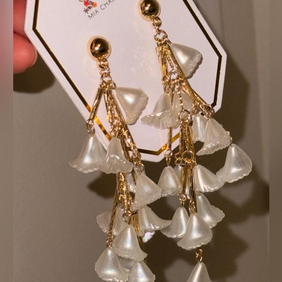 ✨ Mia Charro Pearl Flower Earrings – Elegant & Romantic Design ✨ - Picture 4 of 10